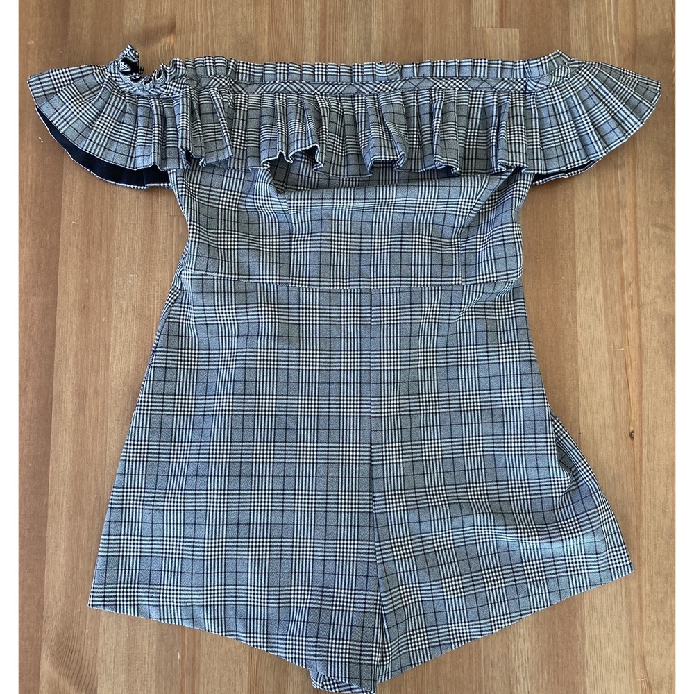 Urban Outfitters Women's Romper Plaid Ruffle Off The Shoulder Gray Size 4